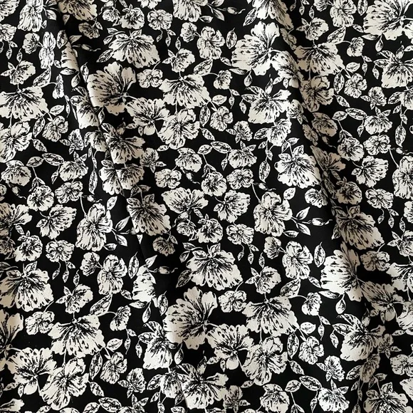 NWT Retrology Floral Black and White Midi Women's Skirt Size Medium - Picture 7 of 8